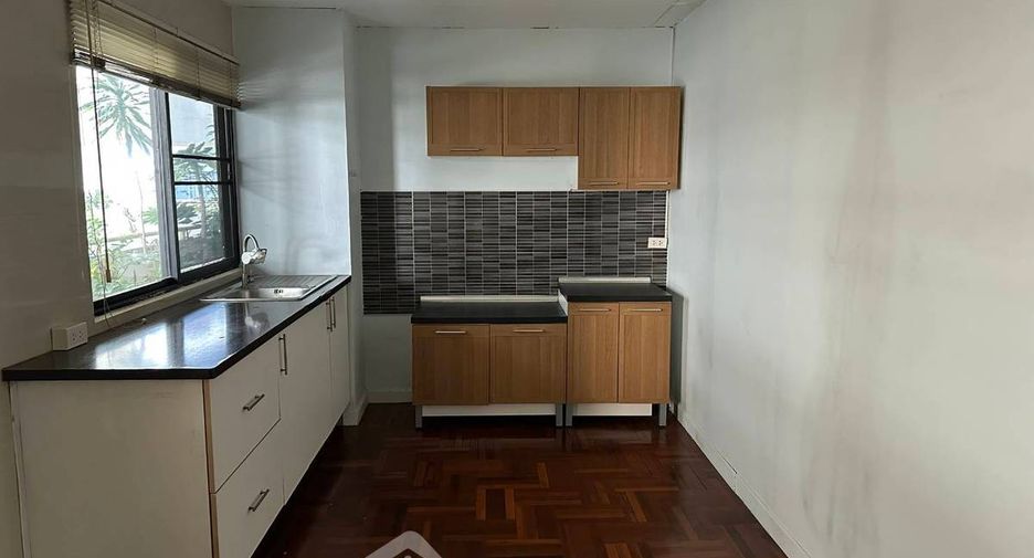 For rent 2 ベッドルーム condo in Phra Khanong, Bangkok