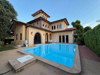 Villa en alquiler de 4 habitaciones en Huay Yai, Pattaya