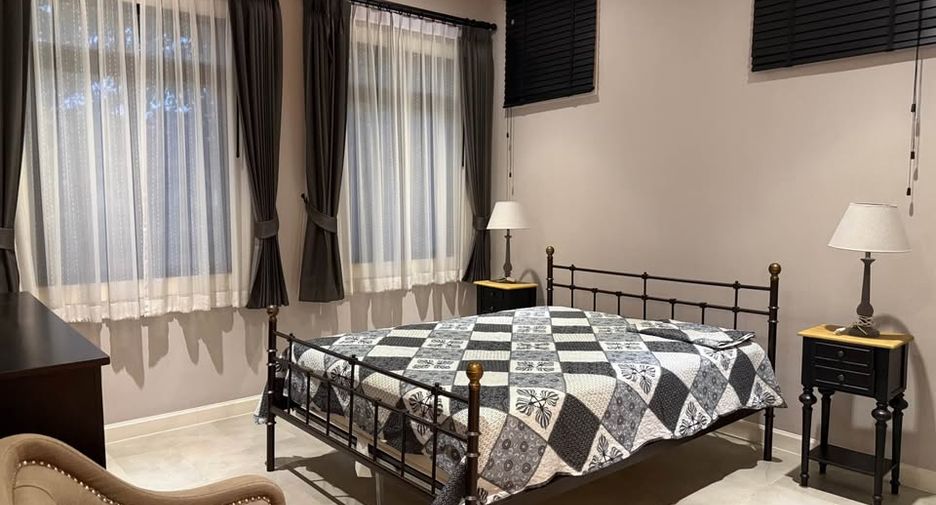 Villa en alquiler de 4 habitaciones en Huay Yai, Pattaya