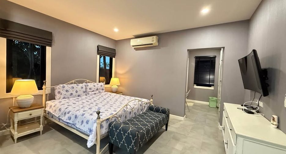 Villa en alquiler de 4 habitaciones en Huay Yai, Pattaya