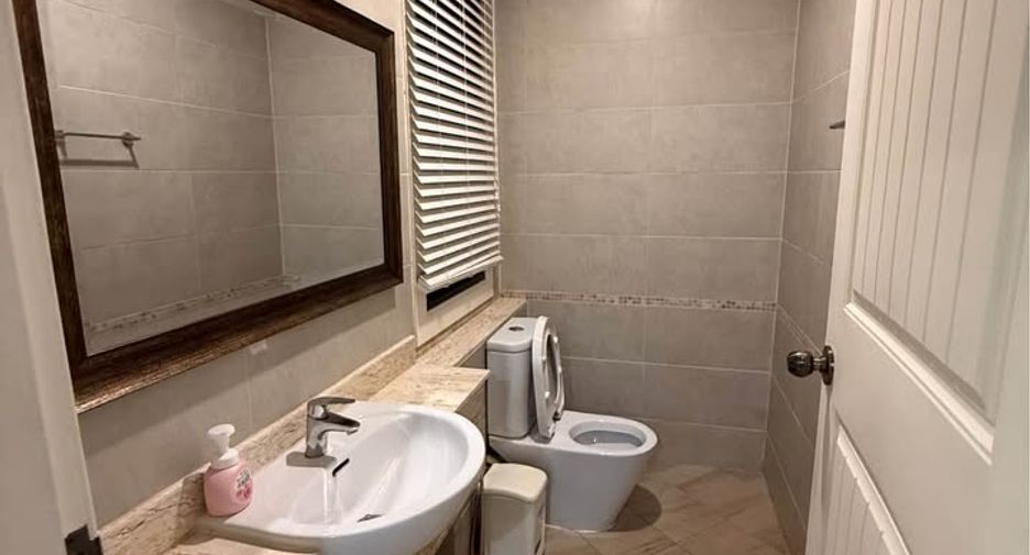 Villa en alquiler de 4 habitaciones en Huay Yai, Pattaya