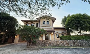 Villa en alquiler de 4 habitaciones en Huay Yai, Pattaya
