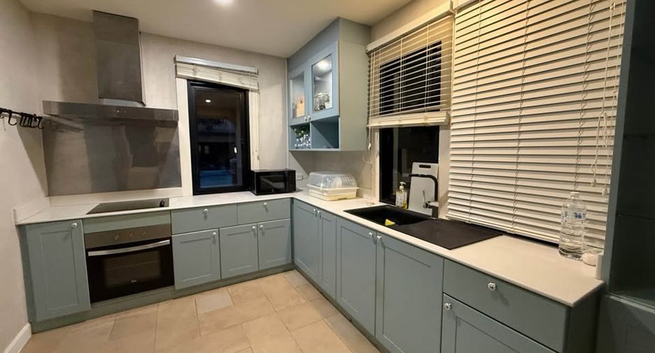 Villa en alquiler de 4 habitaciones en Huay Yai, Pattaya
