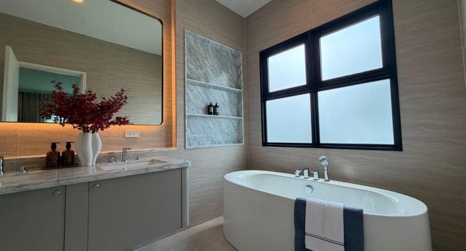 For rent 5 bedrooms house in Saphan Sung, Bangkok