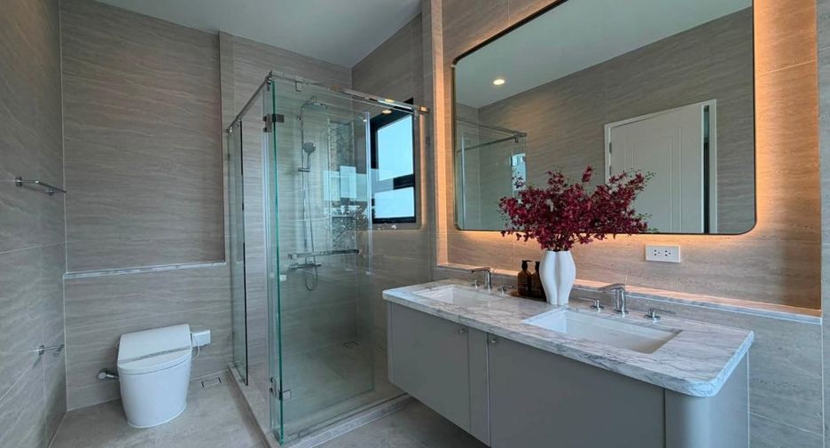 For rent 5 bedrooms house in Saphan Sung, Bangkok