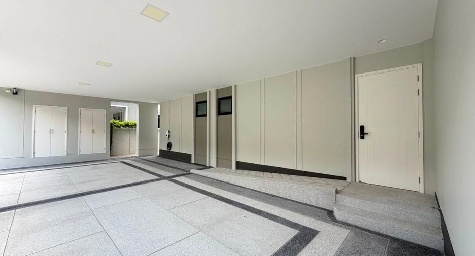 For rent 5 bedrooms house in Saphan Sung, Bangkok