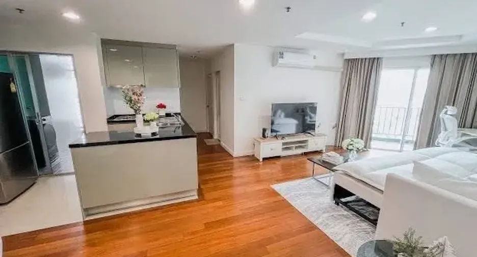 For rent 2 bedrooms condo in Huai Khwang, Bangkok