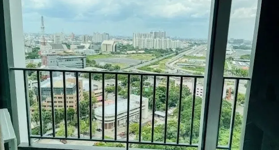 For rent 2 bedrooms condo in Huai Khwang, Bangkok