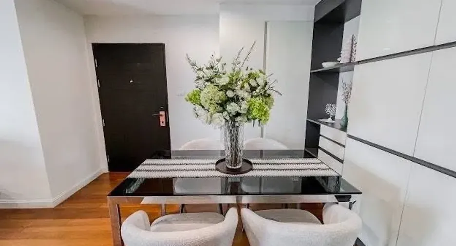 For rent 2 bedrooms condo in Huai Khwang, Bangkok