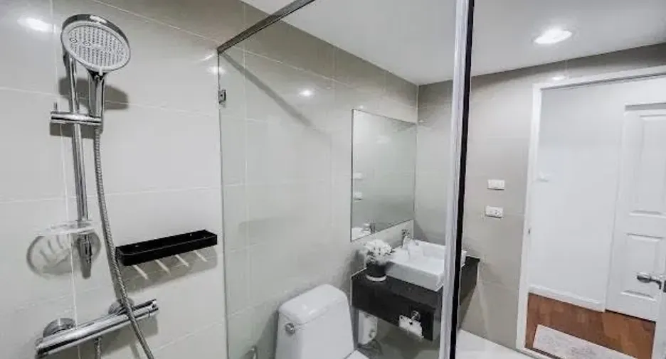 For rent 2 bedrooms condo in Huai Khwang, Bangkok