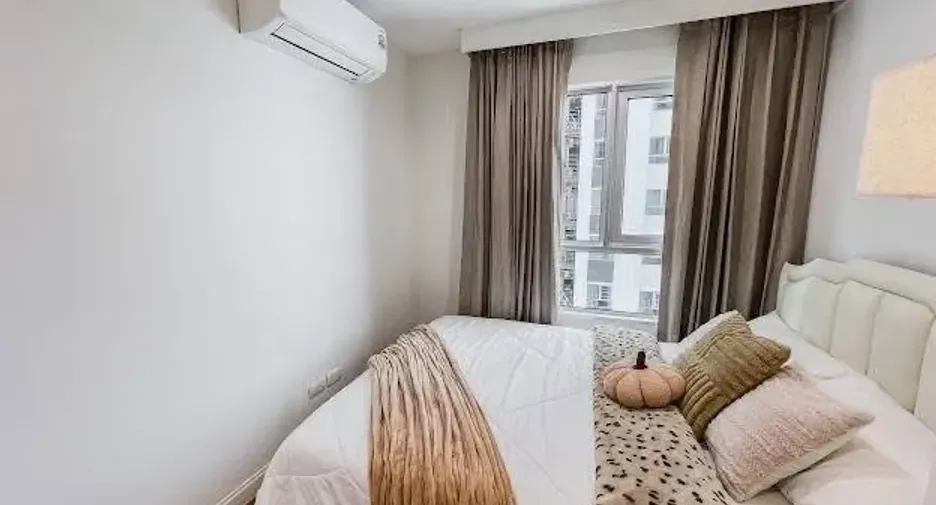 For rent 2 bedrooms condo in Huai Khwang, Bangkok