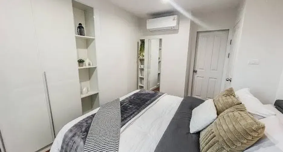 For rent 2 bedrooms condo in Huai Khwang, Bangkok