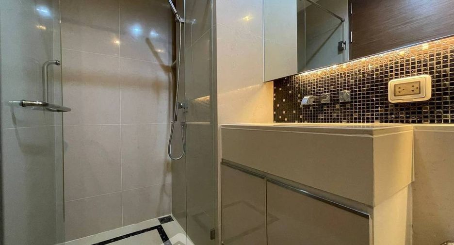 For rent 2 bedrooms condo in Sathon, Bangkok