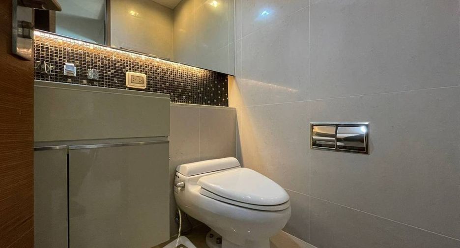 For rent 2 bedrooms condo in Sathon, Bangkok