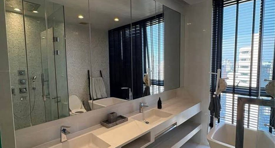 For rent 2 bedrooms condo in Khlong Toei, Bangkok