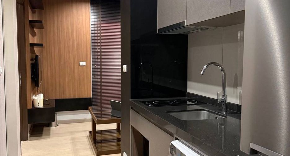 Condo en alquiler de 2 habitaciones en Huai Khwang, Bangkok