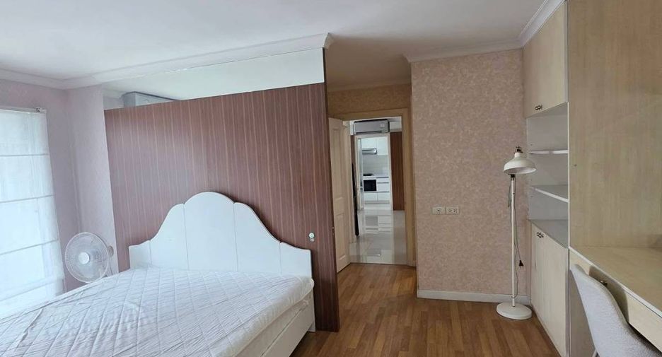 À louer 2 chambres condo à Huai Khwang, Bangkok