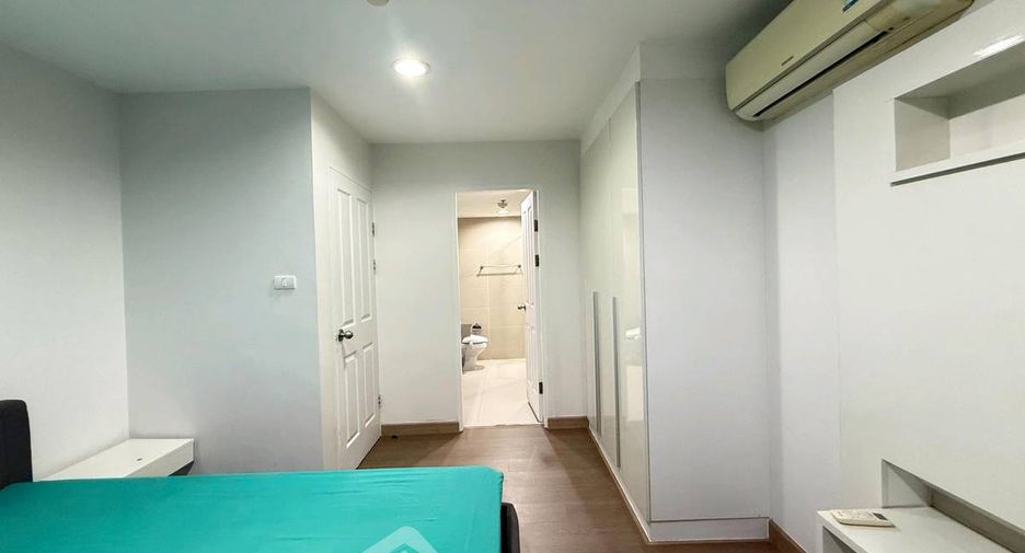 For rent 3 bedrooms condo in Huai Khwang, Bangkok