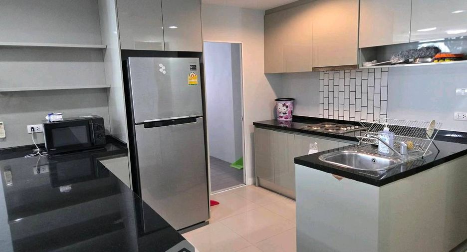 For rent 2 bedrooms condo in Huai Khwang, Bangkok
