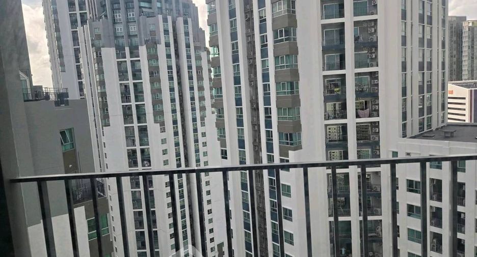 For rent 2 bedrooms condo in Huai Khwang, Bangkok