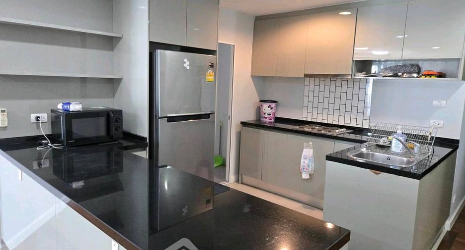 For rent 2 bedrooms condo in Huai Khwang, Bangkok