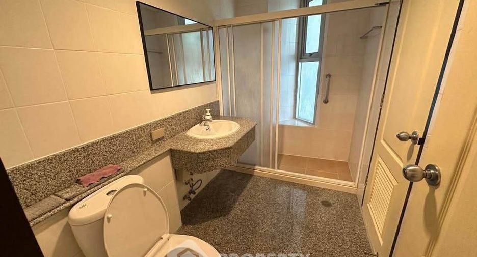 For rent 2 bedrooms condo in Sathon, Bangkok