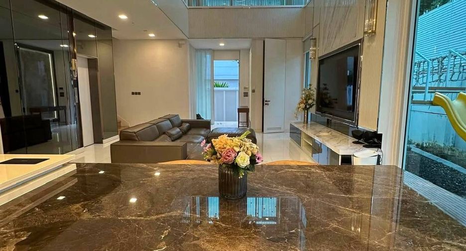 For rent 4 bedrooms house in Bueng Kum, Bangkok