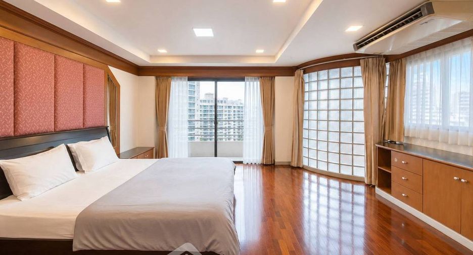 For rent 3 bedrooms apartment in Watthana, Bangkok
