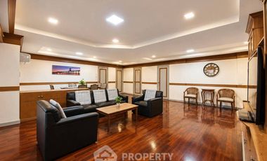 For rent 3 bedrooms apartment in Watthana, Bangkok
