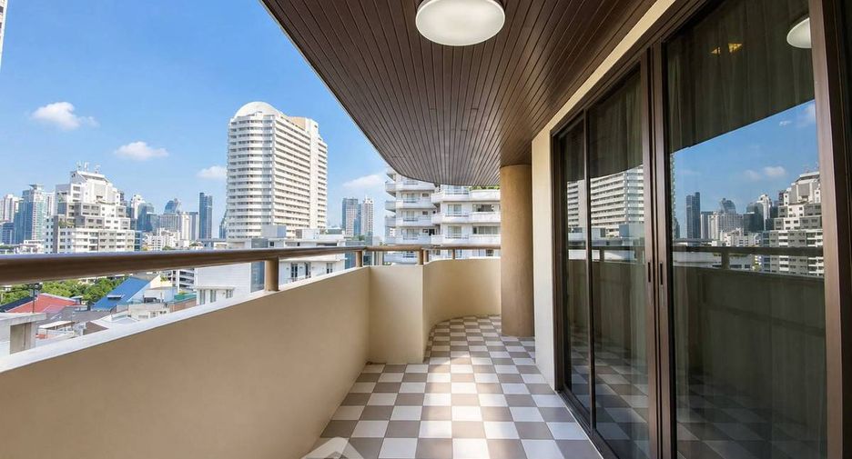 For rent 3 bedrooms apartment in Watthana, Bangkok