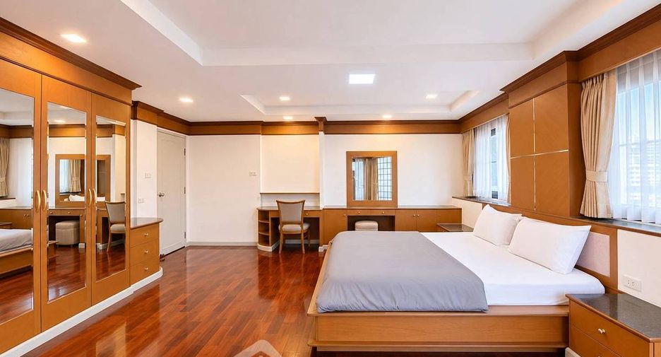 For rent 3 bedrooms apartment in Watthana, Bangkok