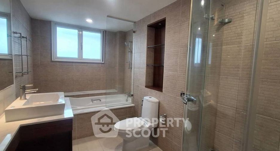 For rent 3 bedrooms condo in Watthana, Bangkok