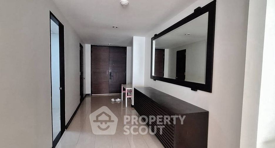 For rent 3 bedrooms condo in Watthana, Bangkok