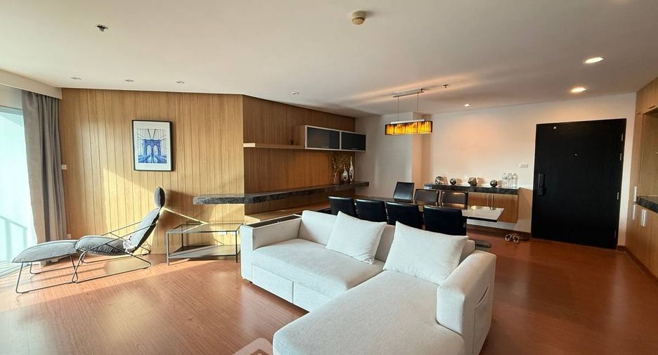 For rent 3 bedrooms condo in Huai Khwang, Bangkok