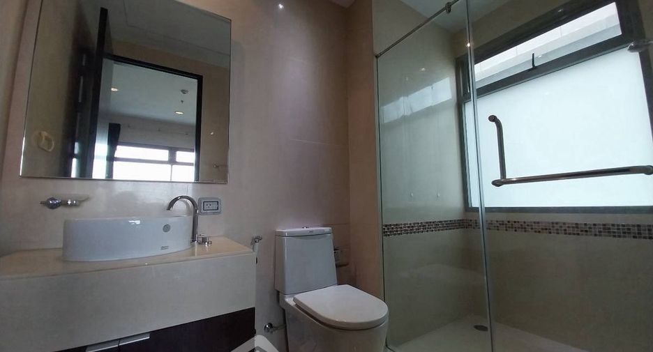 Condo en alquiler de 2 habitaciones en Khlong Toei, Bangkok