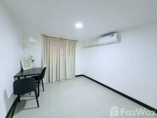 Haus zur Miete mit 6 Zimmer in Huai Khwang, Bangkok