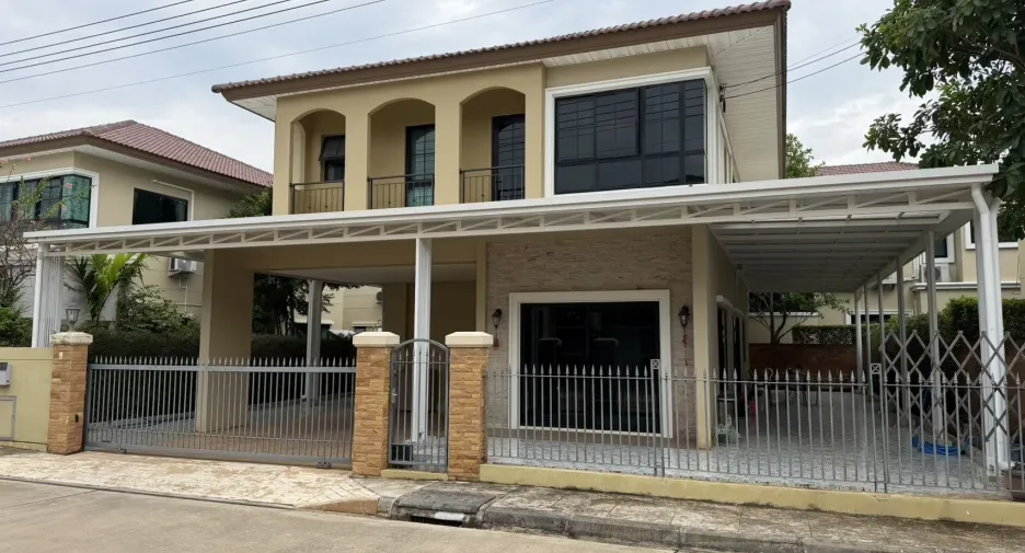 Casa en alquiler y en venta de 4 habitaciones en Mae Rim, Chiang Mai