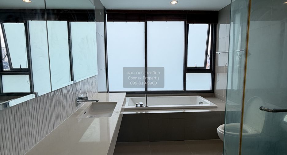 For rent 2 bedrooms condo in Khlong Toei, Bangkok
