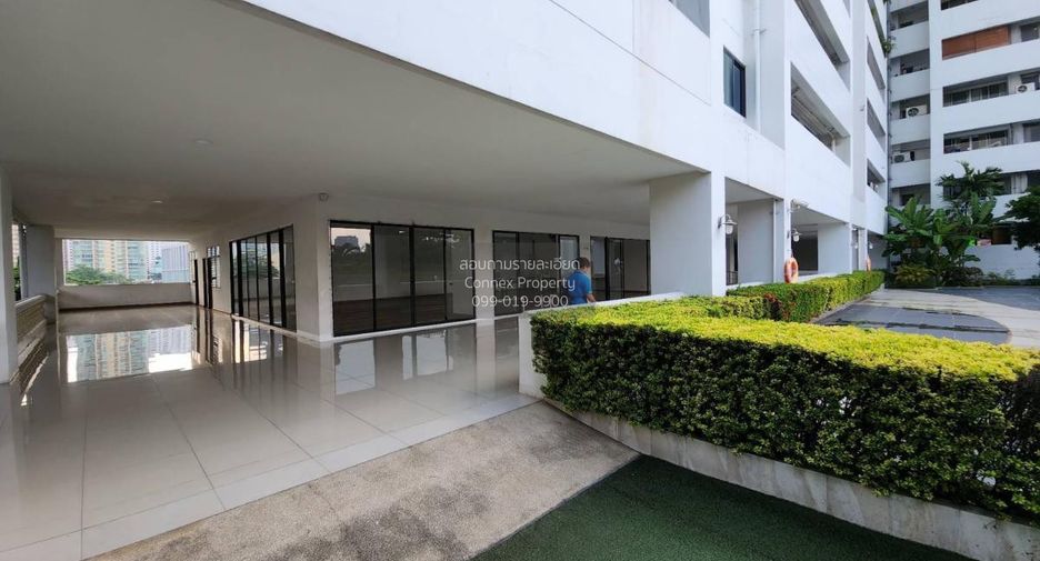 For rent 3 bedrooms condo in Watthana, Bangkok