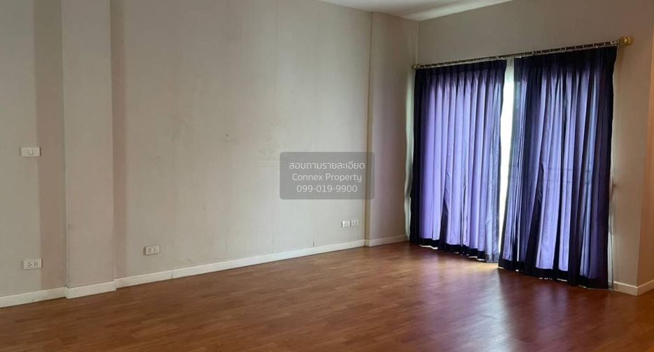 Casa adosada en alquiler de 3 habitaciones en Phasi Charoen, Bangkok