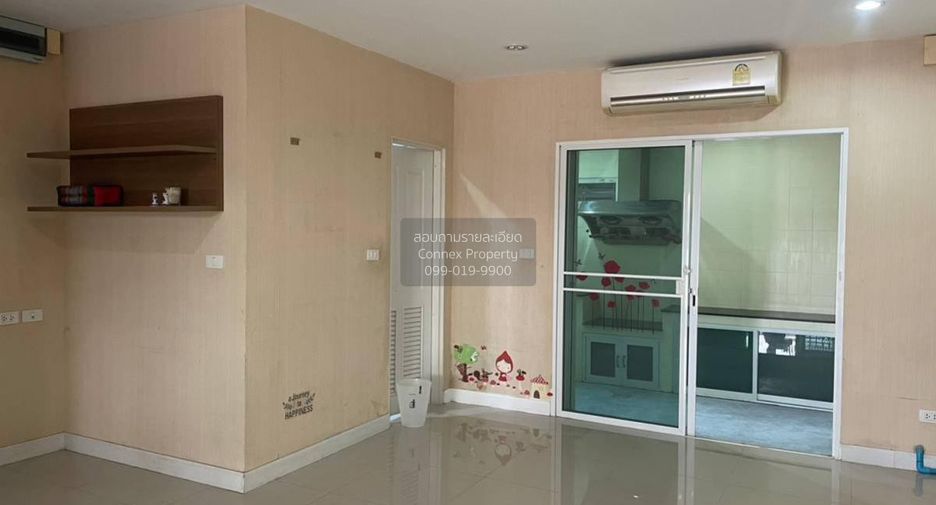 Casa adosada en alquiler de 3 habitaciones en Phasi Charoen, Bangkok