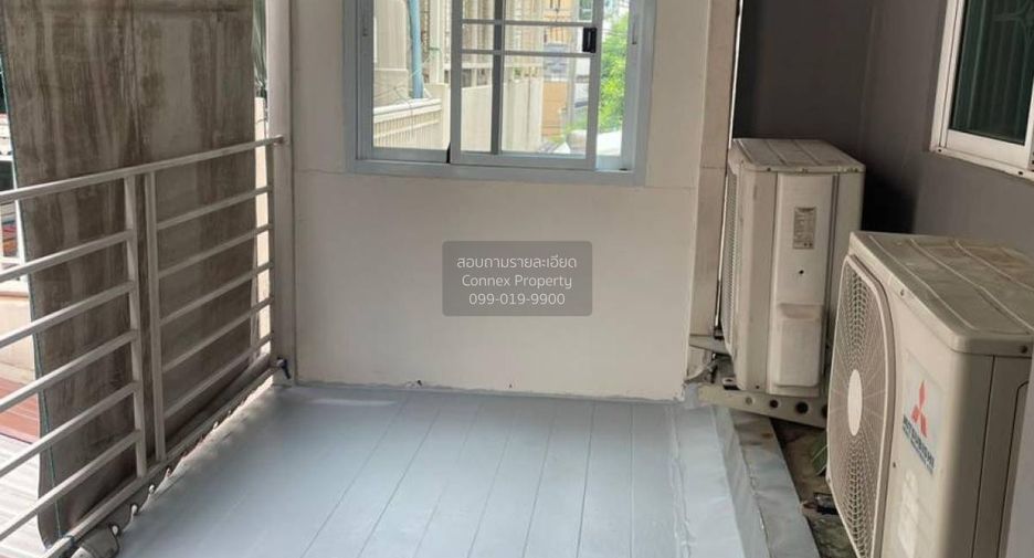 Casa adosada en alquiler de 3 habitaciones en Phasi Charoen, Bangkok