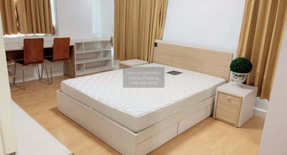 For rent 2 bedrooms condo in Phra Khanong, Bangkok