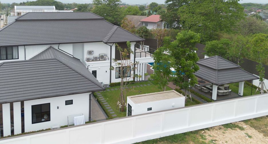 For sale 5 bedrooms house in Mueang Chiang Mai, Chiang Mai