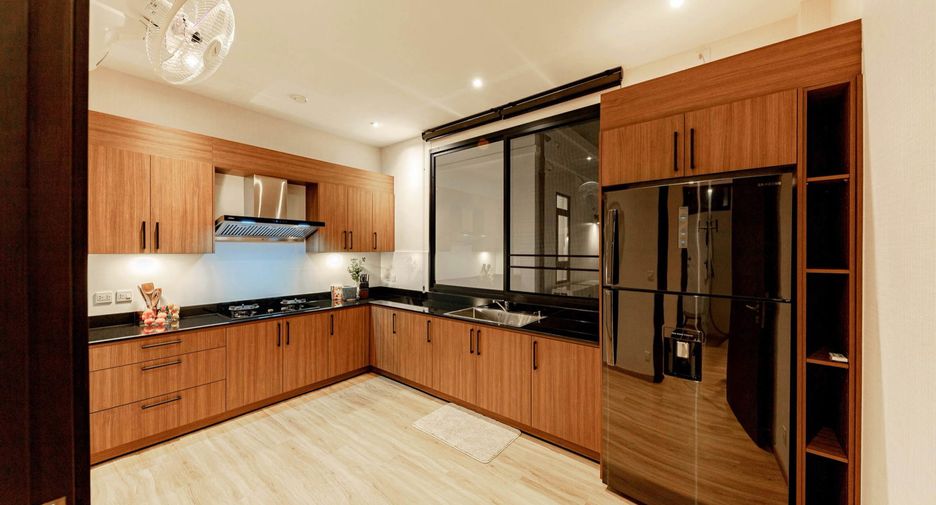 For sale 5 bedrooms house in Mueang Chiang Mai, Chiang Mai