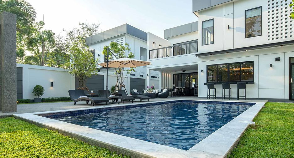 For sale 4 bedrooms house in Mueang Chiang Mai, Chiang Mai