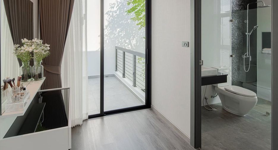 For sale 4 bedrooms house in Mueang Chiang Mai, Chiang Mai