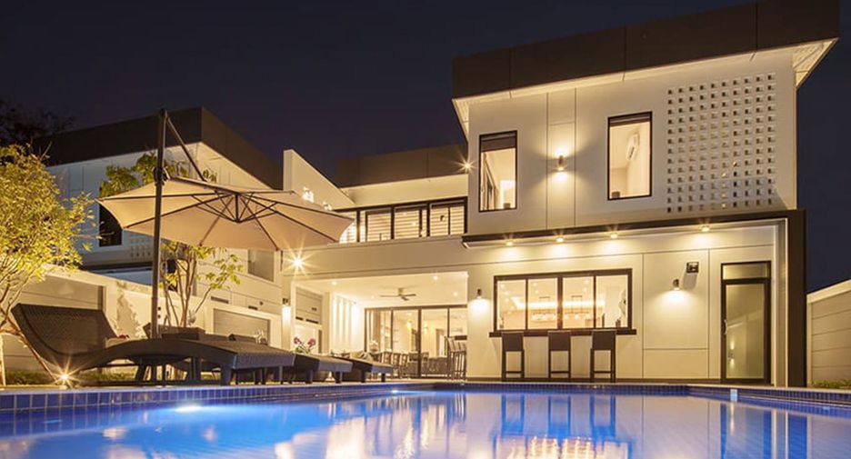 For sale 4 bedrooms house in Mueang Chiang Mai, Chiang Mai
