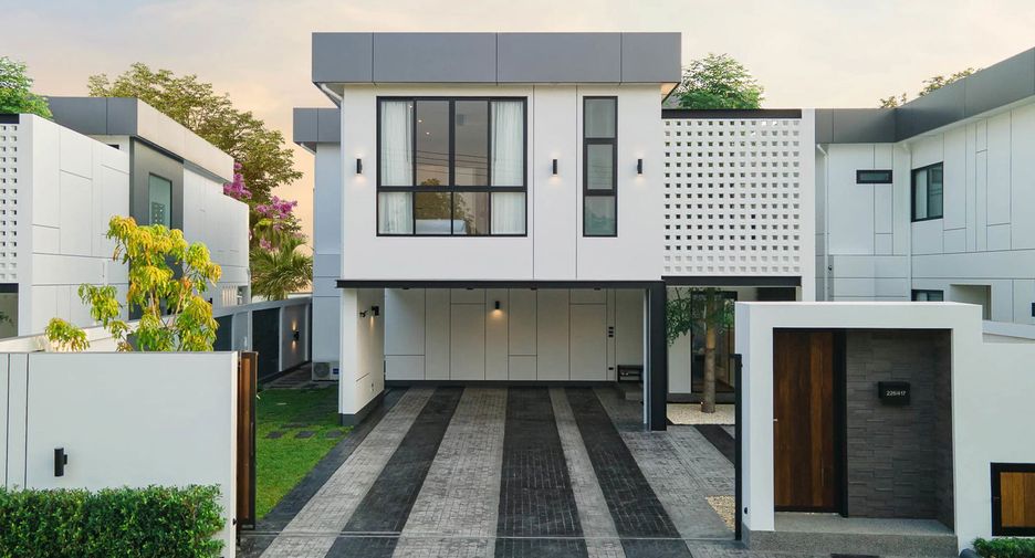 For sale 4 bedrooms house in Mueang Chiang Mai, Chiang Mai
