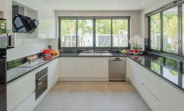For sale 4 bedrooms house in Mueang Chiang Mai, Chiang Mai